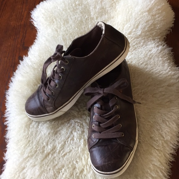 UGG Australia Roxford Bomber shoes - Picture 1 of 9